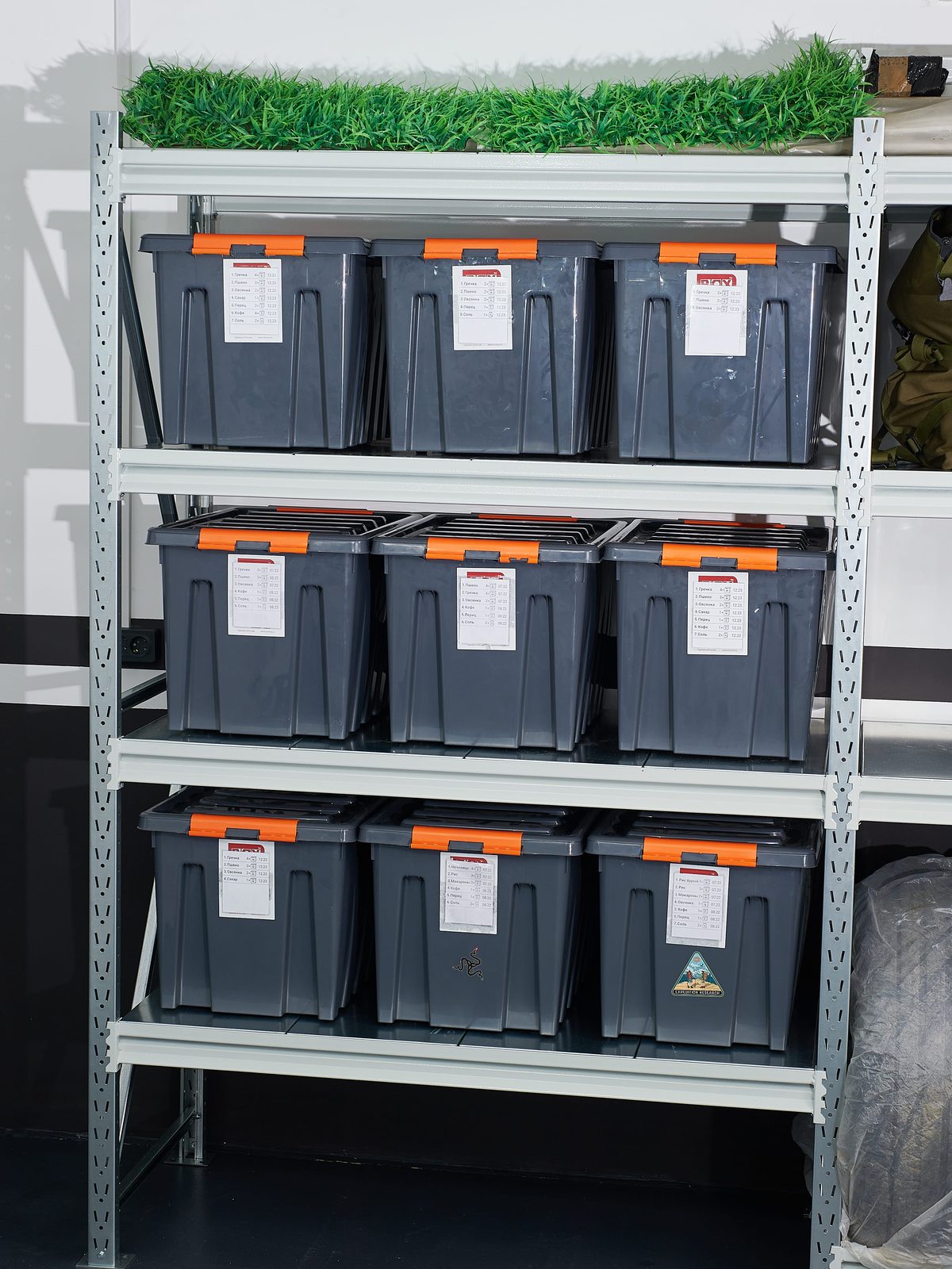 Система хранения контейнеров с запасами